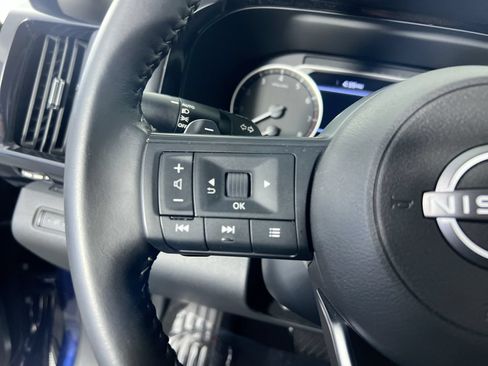 Used 2024 Nissan Pathfinder SV w/ SV Premium Package FWD image 16