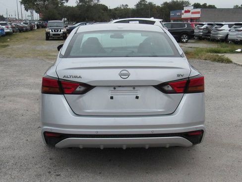 Used 2024 Nissan Altima 2.5 SV image 5
