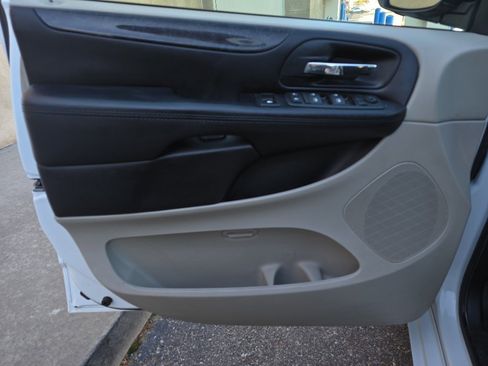 Used 2016 Dodge Grand Caravan SE w/ Quick Order Package 29E SE image 19