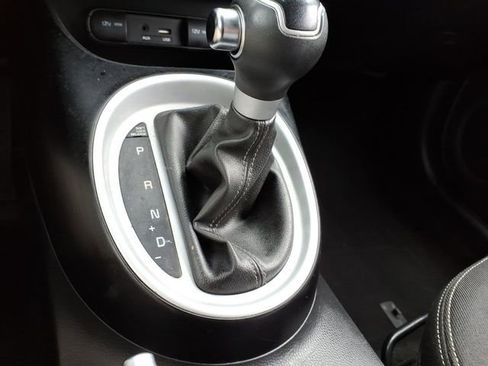 Used 2017 Kia Soul + FWD image 28