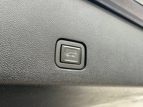 Used 2021 Cadillac XT6 Premium Luxury FWD image 38