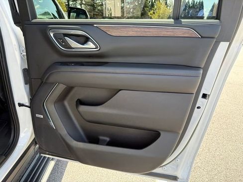 Used 2022 Chevrolet Suburban High Country image 16