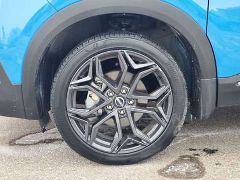 Used 2025 Nissan Kicks SR image 5