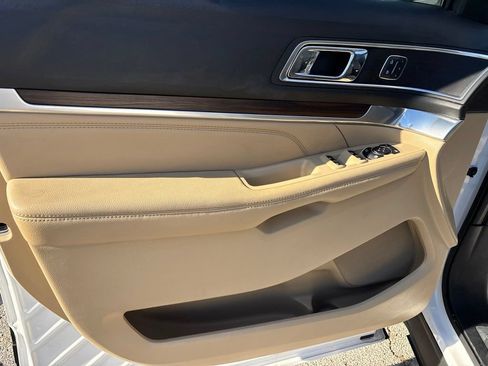 Used 2016 Ford Explorer Limited w/ Equipment Group 301A FWD image 12