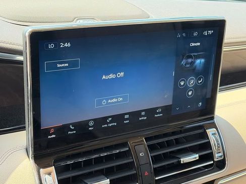Used 2023 Lincoln Navigator 4WD image 21