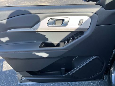 New 2026 Ford Explorer Active RWD image 12
