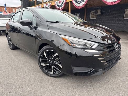 Used 2024 Nissan Versa SR image 3