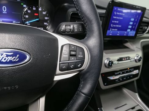 Used 2023 Ford Explorer XLT w/ Equipment Group 202A AWD/4WD image 32