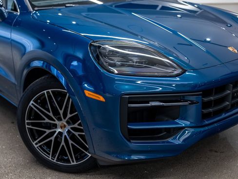 New 2025 Porsche Cayenne Coupe image 16