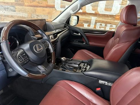 Used 2019 Lexus LX 570 4WD w/ Luxury Package image 4