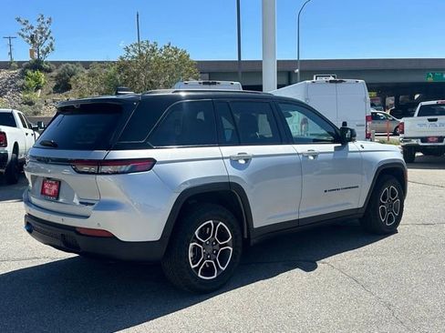 Used 2023 Jeep Grand Cherokee Trailhawk w/ Advanced Protech Group II AWD/4WD image 9