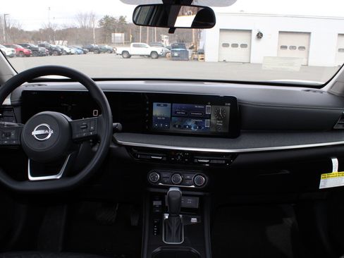 New 2025 Nissan Kicks SV w/ Illumination Package image 8