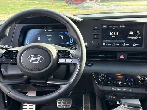 Used 2025 Hyundai Elantra Sport image 4