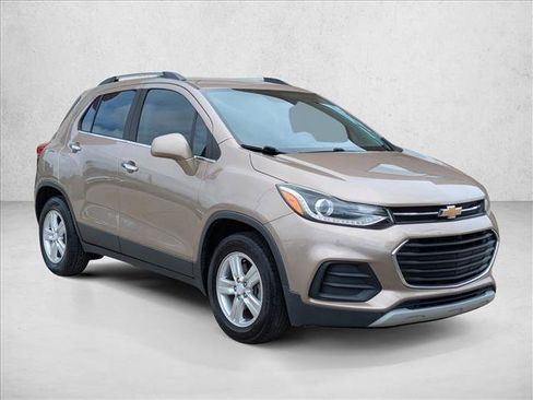 Used 2019 Chevrolet Trax LT w/ Driver Confidence Package FWD image 3