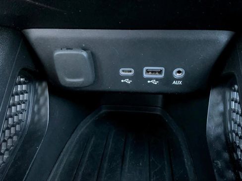 Used 2021 Chevrolet TrailBlazer RS w/ Convenience Package image 35