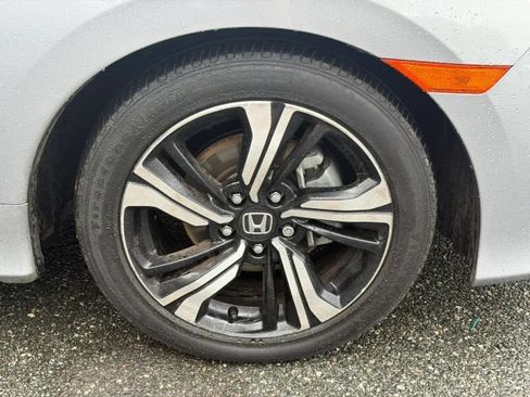 Used 2018 Honda Civic Touring image 4