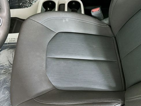 Used 2023 Chrysler Voyager LX image 19