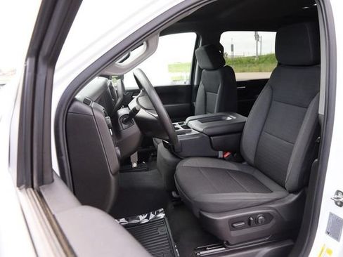 Used 2022 Chevrolet Silverado 2500 Custom w/ Custom Value Package AWD/4WD image 8