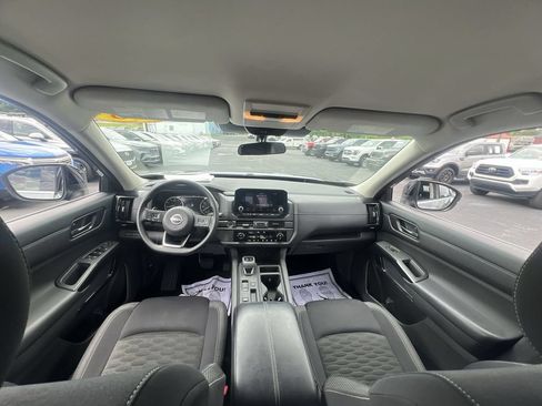 Used 2023 Nissan Pathfinder S FWD image 10