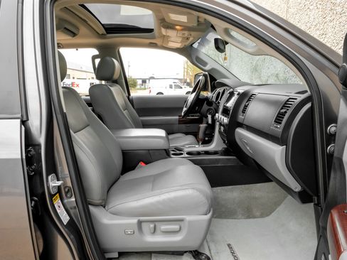 Used 2011 Toyota Sequoia Platinum AWD/4WD image 32
