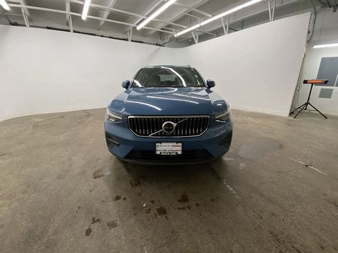 Used 2024 Volvo XC40 B5 Core image 9