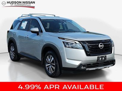 Used 2023 Nissan Pathfinder SL w/ Black Appearance Package
