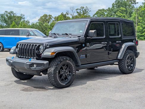 Used 2023 Jeep Wrangler Unlimited w/ Cold Weather Group AWD/4WD image 5