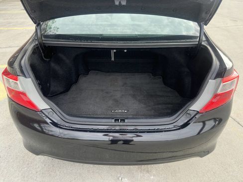 Used 2014 Toyota Camry XLE w/ Leather Package FWD image 17
