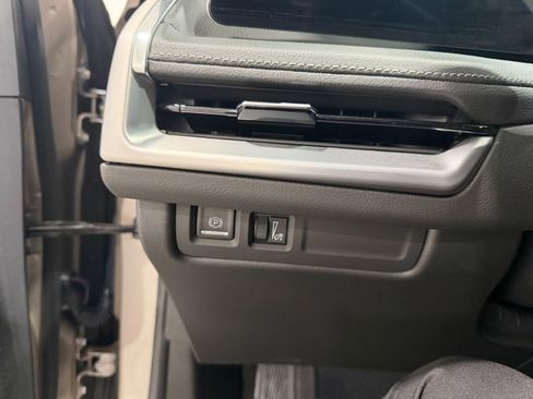 Used 2024 Cadillac XT4 Premium Luxury w/ Cold Weather Package image 13