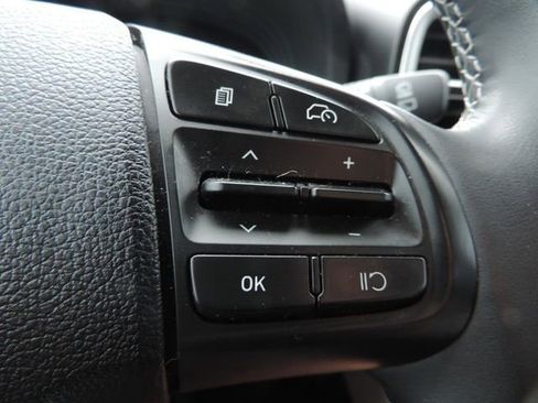 Used 2024 Hyundai Venue SEL FWD image 28