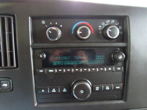 Used 2018 Chevrolet Express 2500 image 17