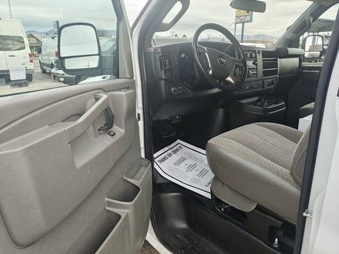 Used 2019 Chevrolet Express 3500 w/ Driver Convenience Package image 6