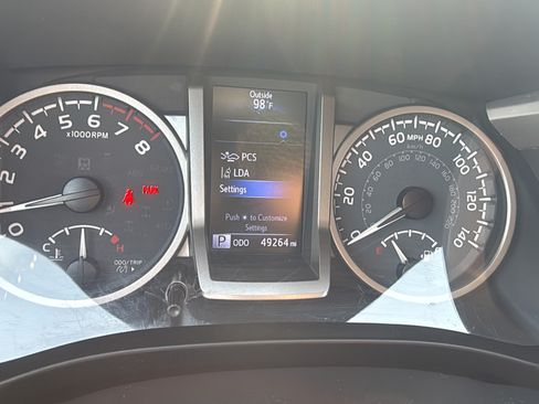Used 2021 Toyota Tacoma SR5 AWD/4WD image 17
