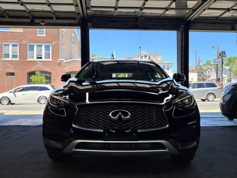 Used 2018 INFINITI QX30 AWD w/ Cargo Package image 2
