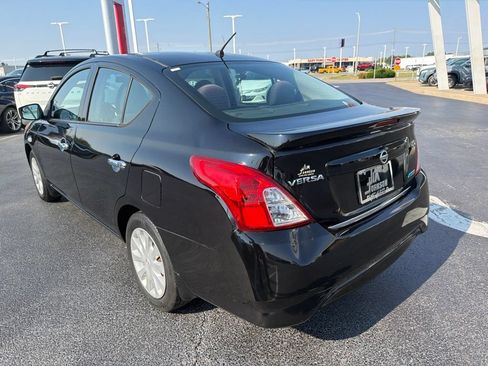 Used 2015 Nissan Versa SV FWD image 3
