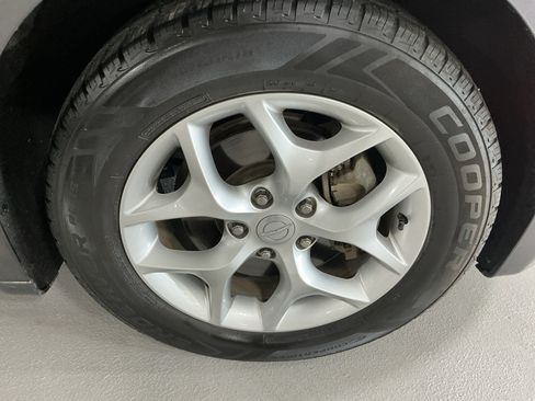 Used 2019 Chrysler Pacifica Touring Plus w/ Tire & Wheel Group FWD image 26