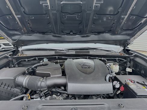 Used 2022 Toyota Tacoma TRD Sport w/ Technology Package image 27
