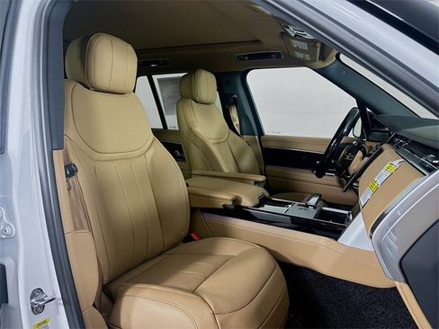 New 2025 Land Rover Range Rover SE image 27