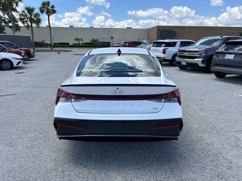New 2025 Hyundai Elantra SEL image 11