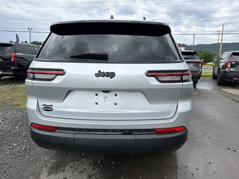 Used 2025 Jeep Grand Cherokee L Altitude AWD/4WD image 5