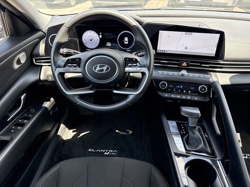 Used 2025 Hyundai Elantra SEL FWD image 15