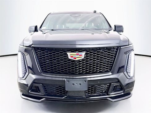 Used 2025 Cadillac Escalade ESV V AWD/4WD image 34