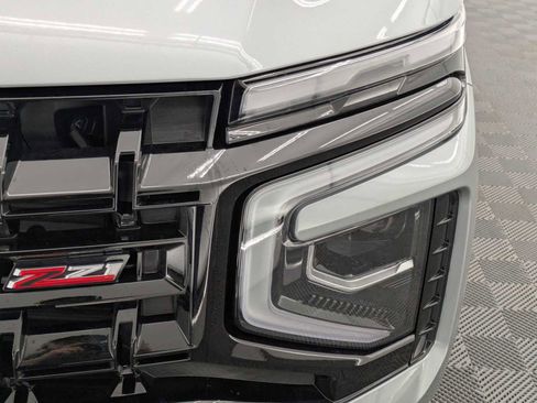 Used 2025 Chevrolet Suburban Z71 image 10