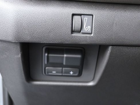 Used 2025 Chevrolet Colorado ZR2 w/ Technology Package AWD/4WD image 17