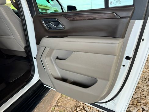 Used 2023 Chevrolet Suburban LS RWD image 25