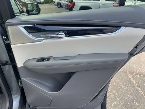 Used 2024 Cadillac XT6 Premium Luxury w/ Technology Package AWD/4WD image 15