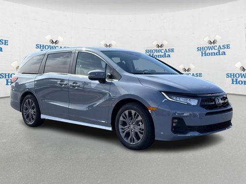 New 2026 Honda Odyssey Touring image 4