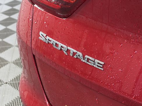 Used 2020 Kia Sportage LX image 16