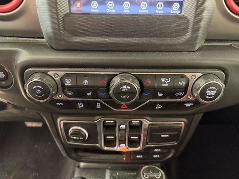 Used 2018 Jeep Wrangler Unlimited Sport S AWD/4WD image 21