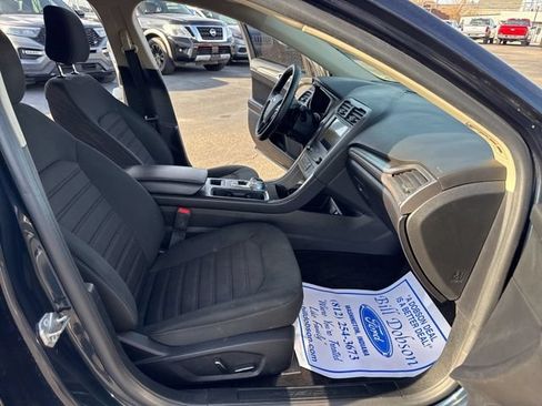 Used 2020 Ford Fusion SE AWD/4WD image 28